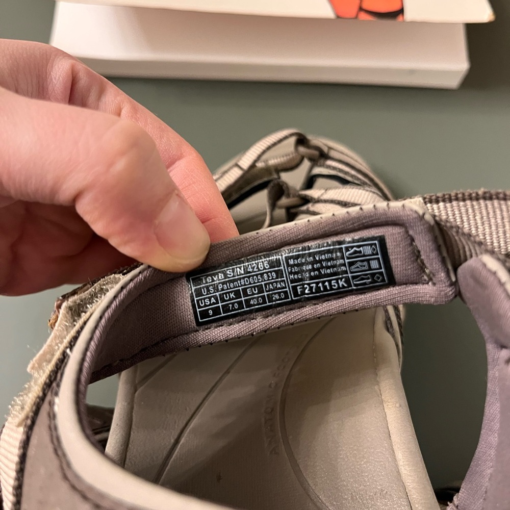 Like New TEVA Tirra Sport Sandal - Strappy Coral and Tan Hiking Sandals - Picture 4 of 5